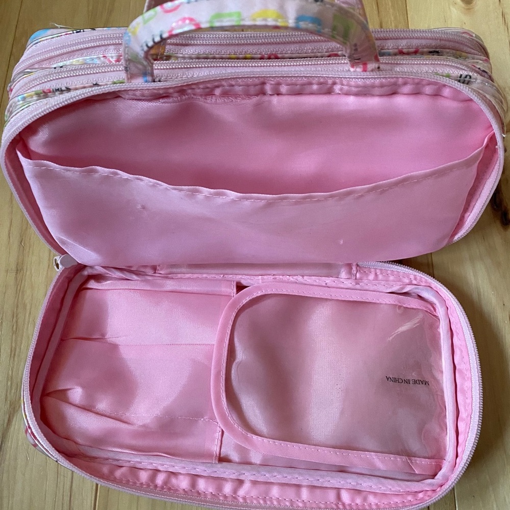 BCBGIRLS TRAVEL BAG - Picture 3 of 7